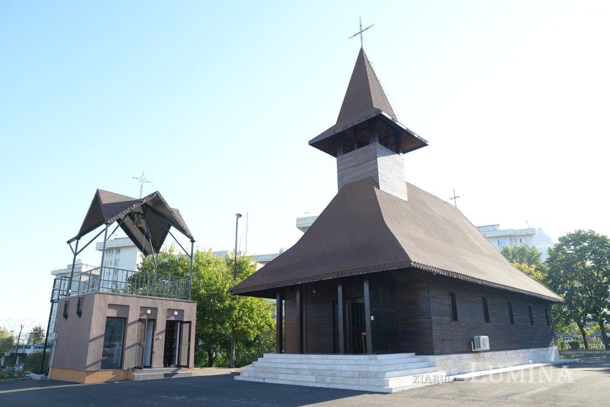 Clopot nou pentru biserica din incinta Ministerului Apărării Naționale 186679