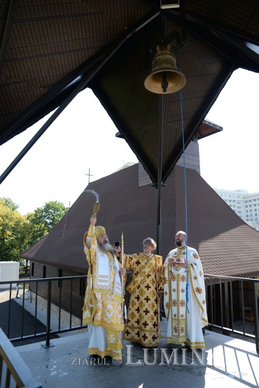 Clopot nou pentru biserica din incinta Ministerului Apărării Naționale 186703