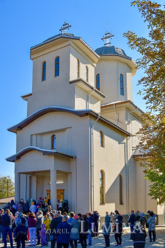 Lumina sfinţeniei pentru o nouă biserică în Chitila 186634