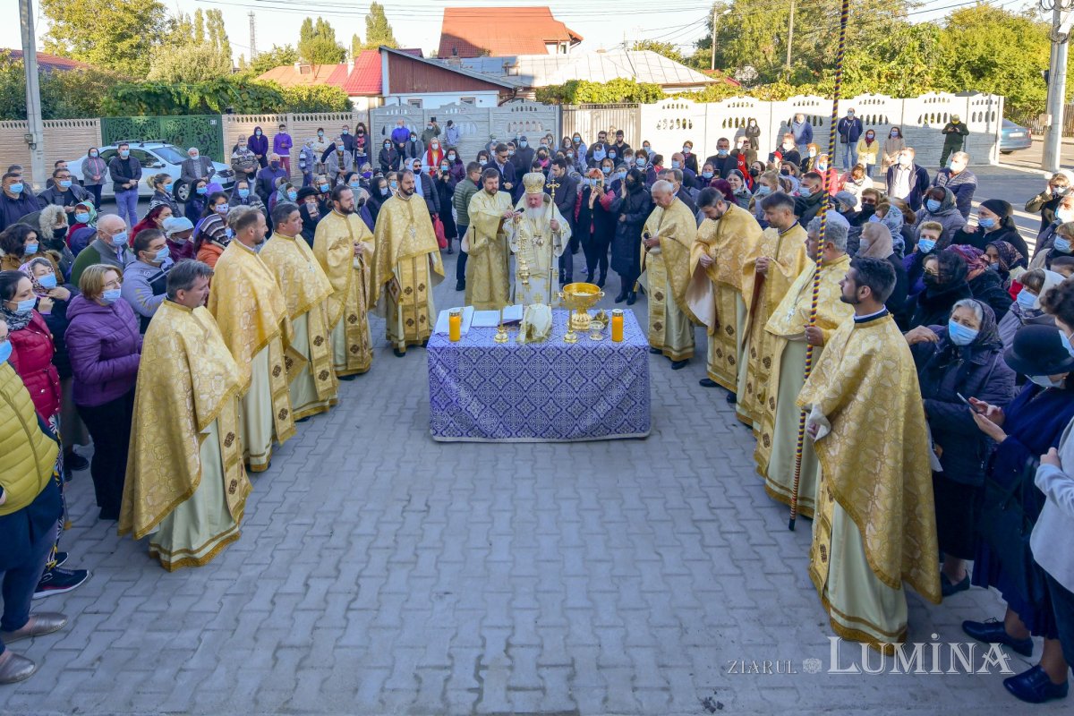 Lumina sfinţeniei pentru o nouă biserică în Chitila 186635
