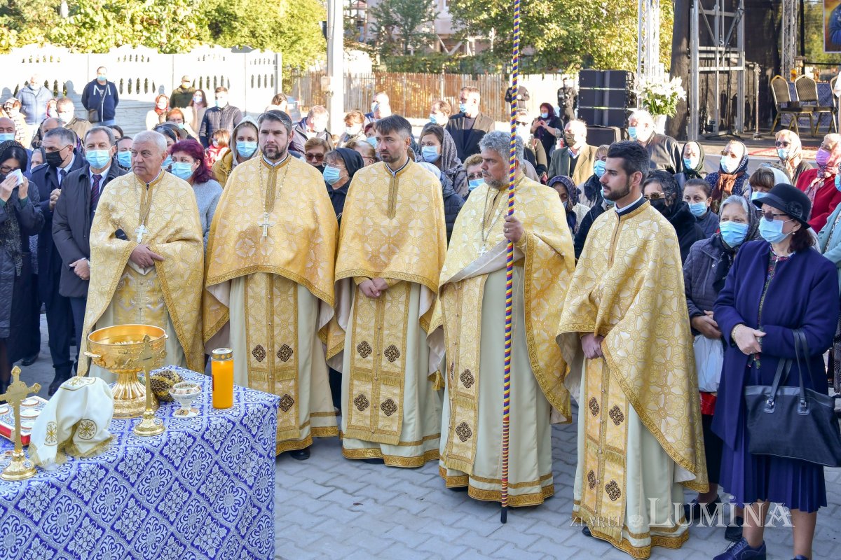 Lumina sfinţeniei pentru o nouă biserică în Chitila 186638