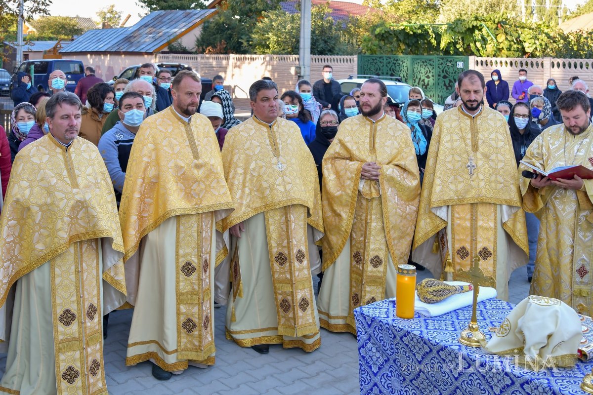 Lumina sfinţeniei pentru o nouă biserică în Chitila 186639