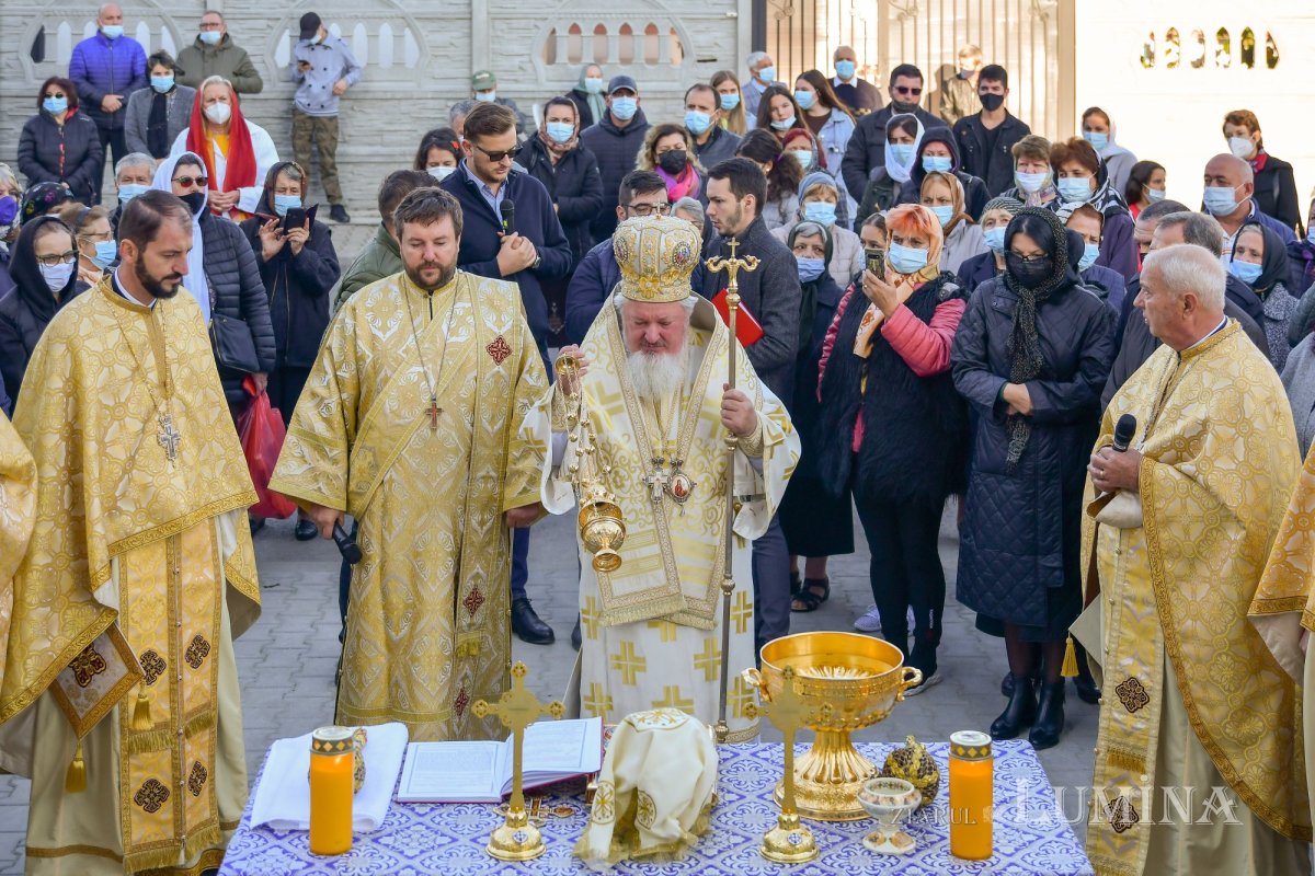 Lumina sfinţeniei pentru o nouă biserică în Chitila 186640