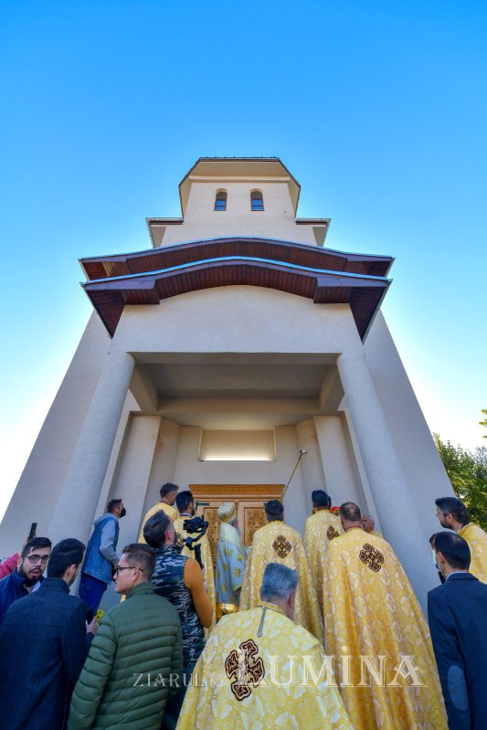 Lumina sfinţeniei pentru o nouă biserică în Chitila 186648