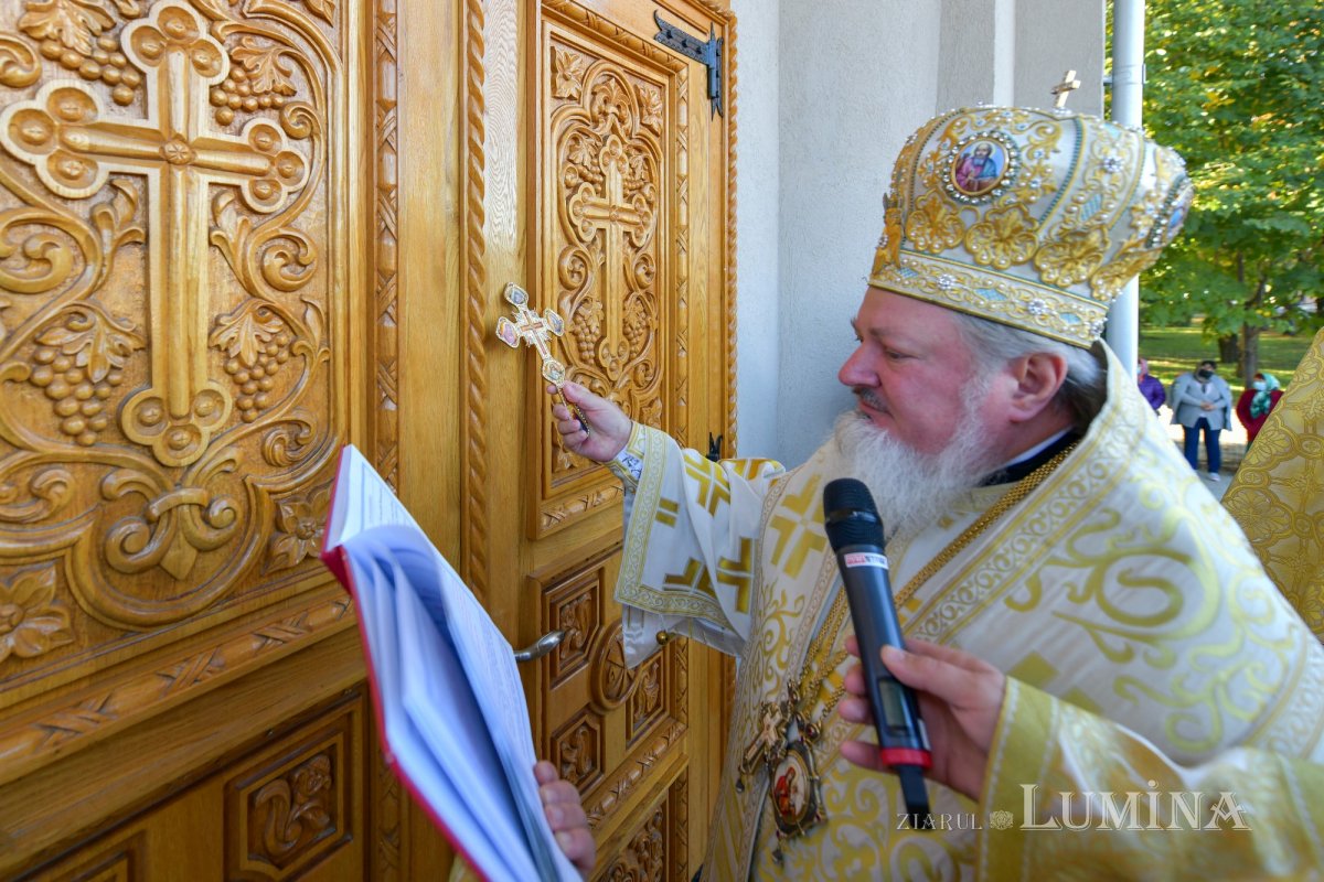 Lumina sfinţeniei pentru o nouă biserică în Chitila 186649