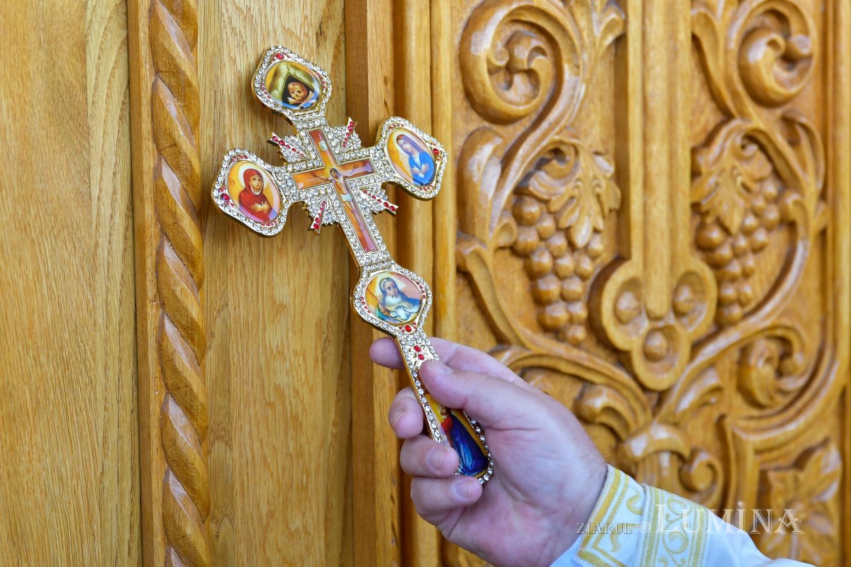 Lumina sfinţeniei pentru o nouă biserică în Chitila 186650