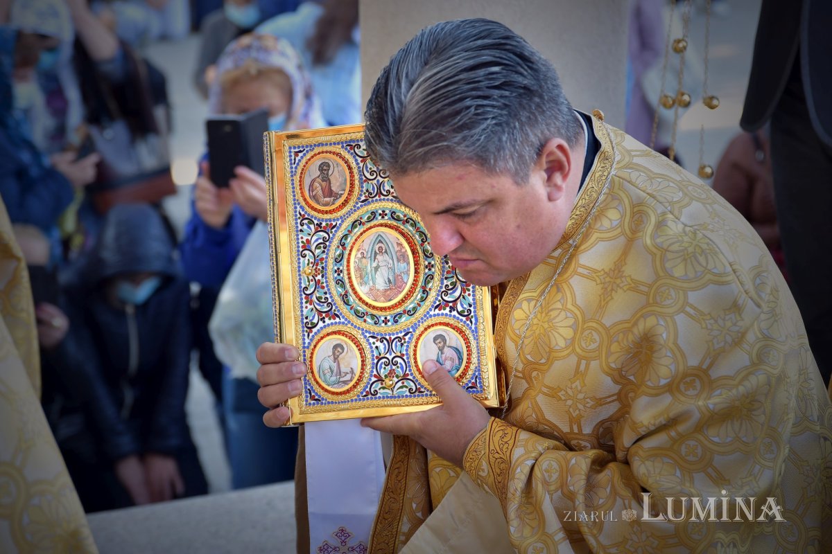 Lumina sfinţeniei pentru o nouă biserică în Chitila 186651