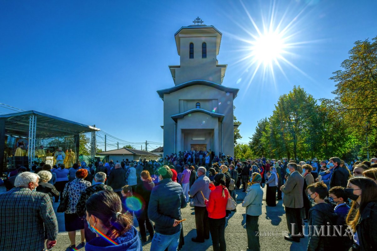 Lumina sfinţeniei pentru o nouă biserică în Chitila 186661