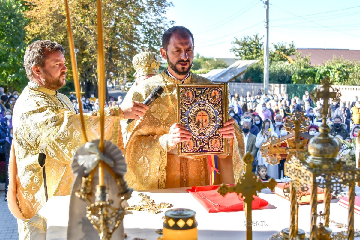 Lumina sfinţeniei pentru o nouă biserică în Chitila 186663