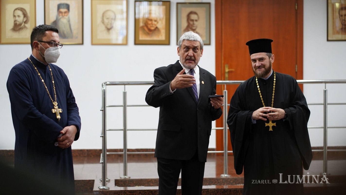 Expoziția „Chipuri de mărturisitori în lumină” la Biblioteca „ASTRA” din Sibiu 186978