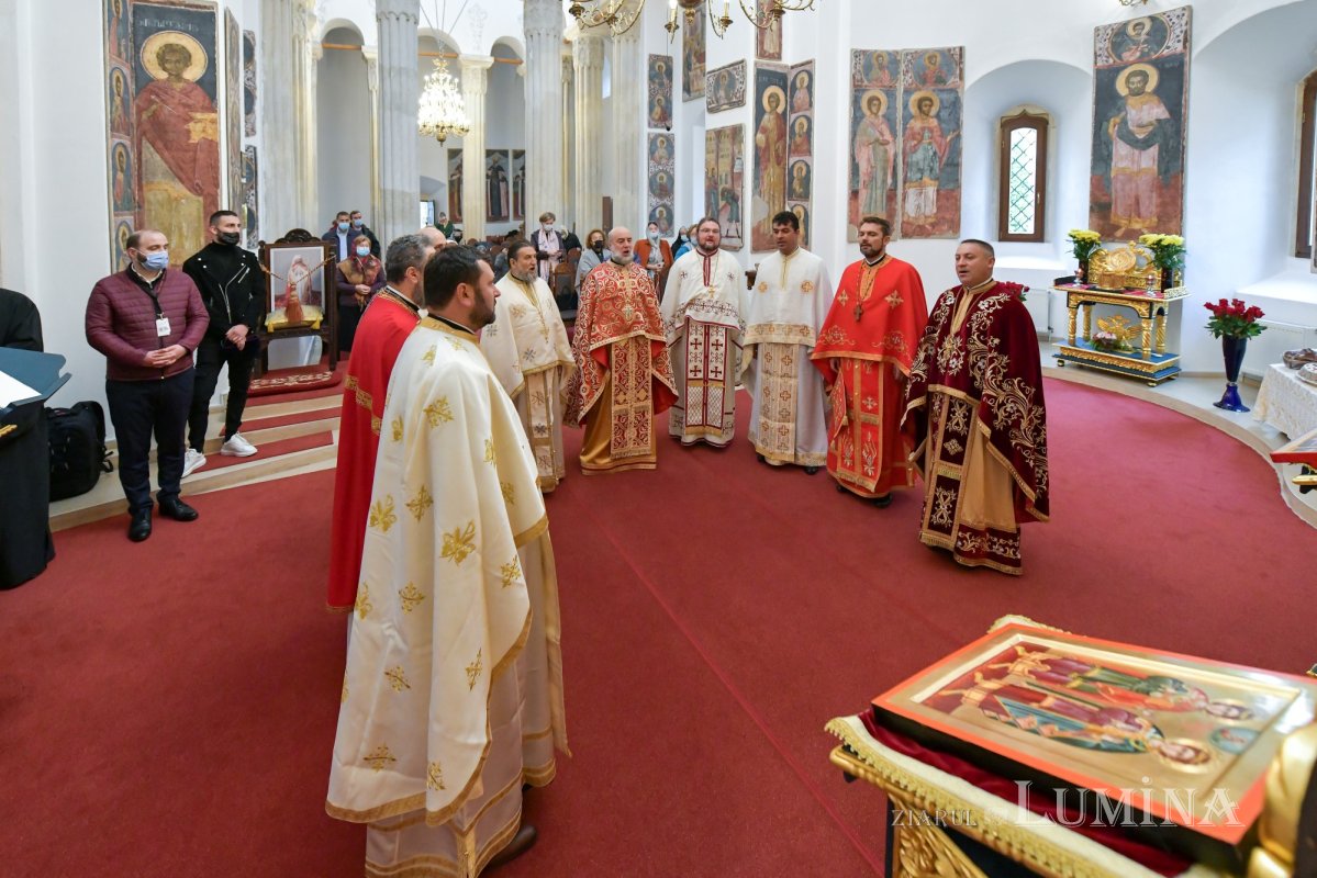 Sfinții Serghie și Vah, cinstiți la biserica Palatului Cotroceni 187179