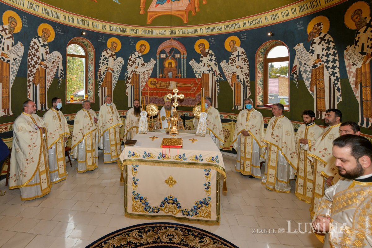 Sfințirea capelei cimitirului parohiei prahovene Podu Vadului 187630