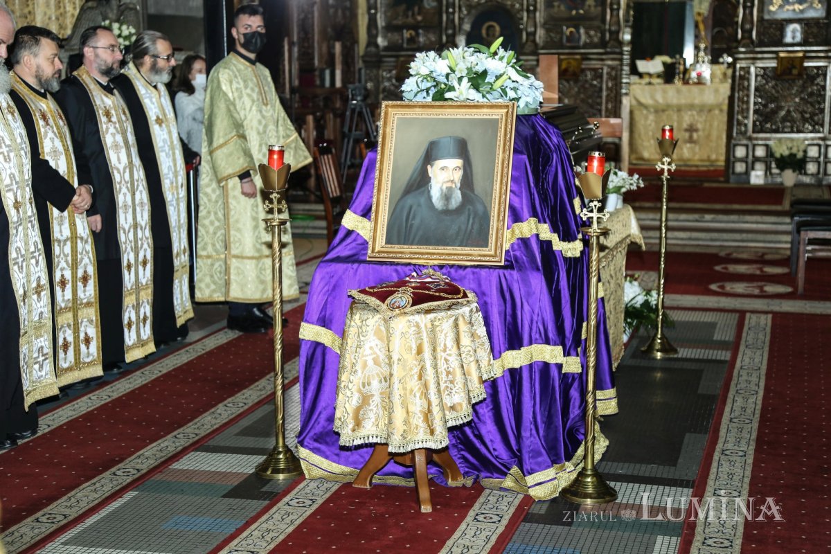 Ultimul drum pământesc al Preasfinţitului Părinte Vasile Flueraş 187775