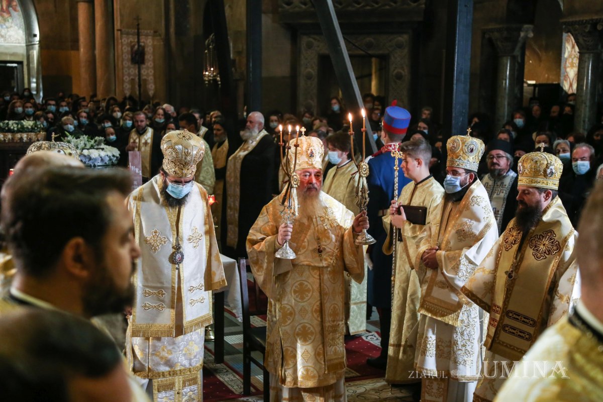 Ultimul drum pământesc al Preasfinţitului Părinte Vasile Flueraş 187777