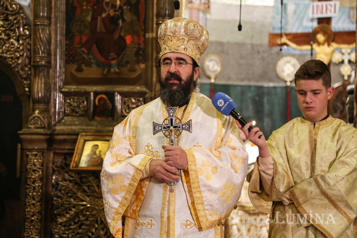 Ultimul drum pământesc al Preasfinţitului Părinte Vasile Flueraş 187781