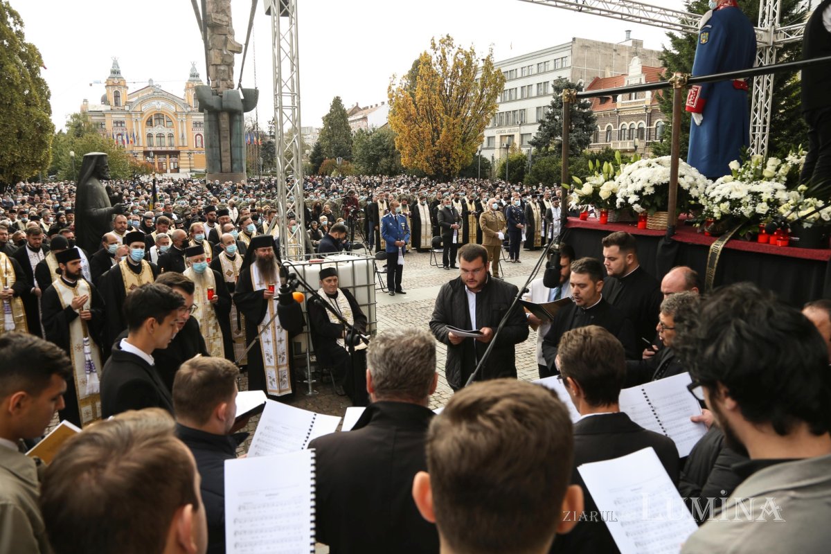 Ultimul drum pământesc al Preasfinţitului Părinte Vasile Flueraş 187801
