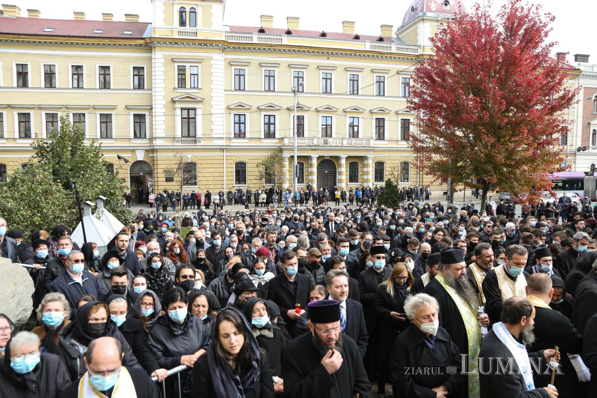 Ultimul drum pământesc al Preasfinţitului Părinte Vasile Flueraş 187802