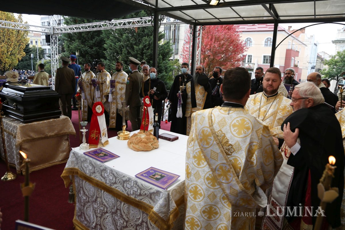 Ultimul drum pământesc al Preasfinţitului Părinte Vasile Flueraş 187803