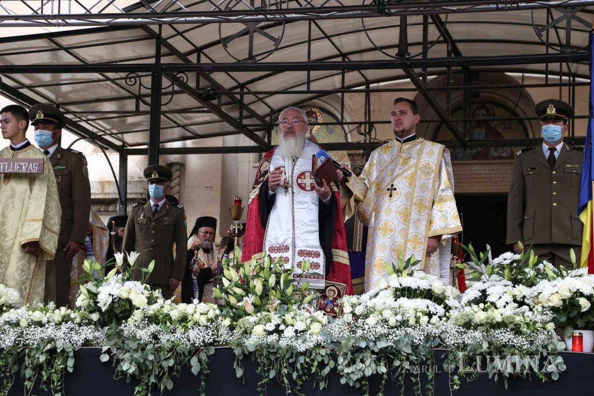 Ultimul drum pământesc al Preasfinţitului Părinte Vasile Flueraş 187804
