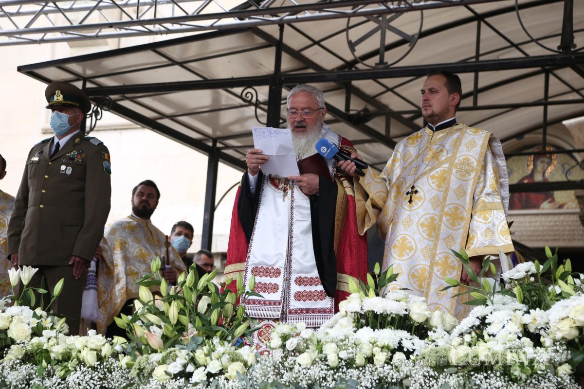 Ultimul drum pământesc al Preasfinţitului Părinte Vasile Flueraş 187805