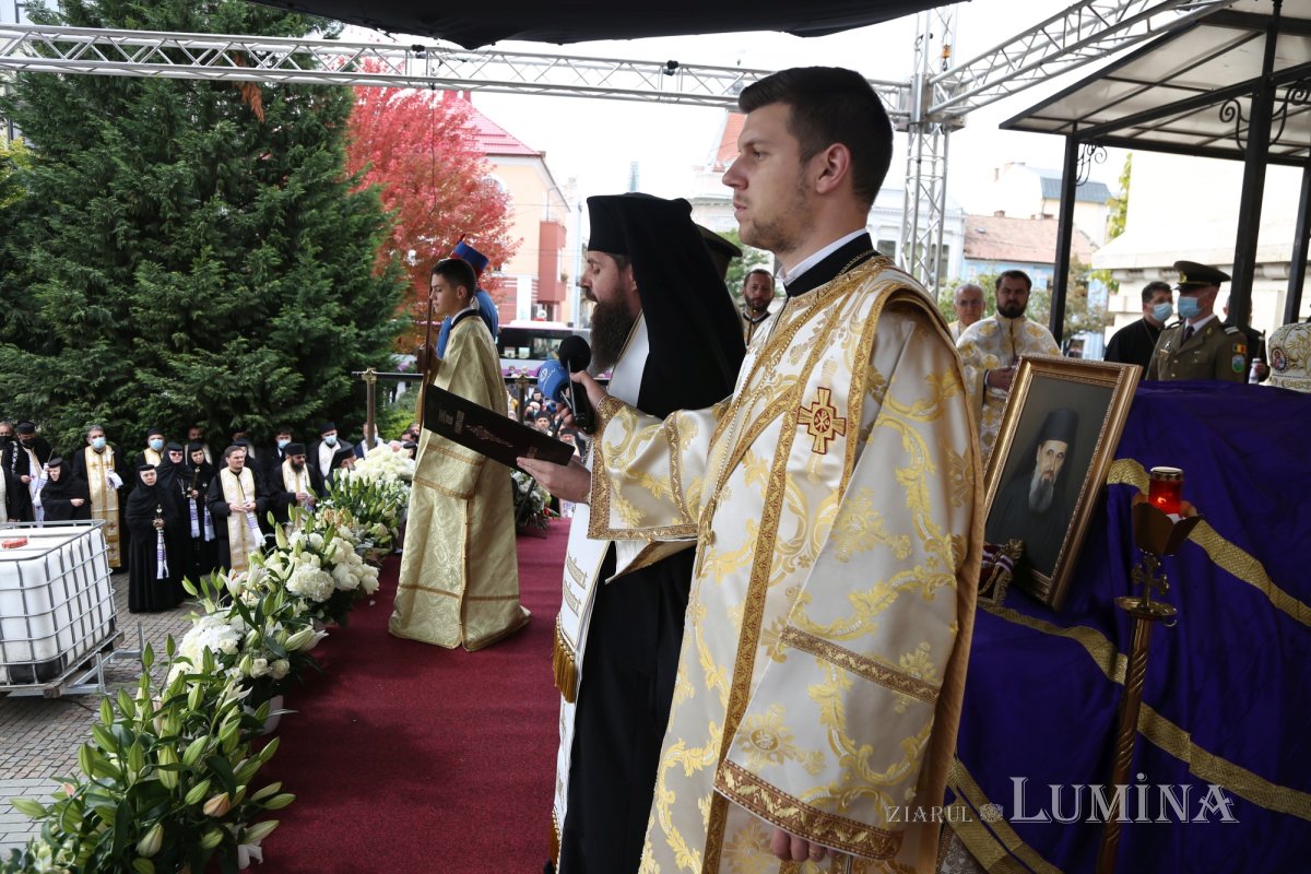 Ultimul drum pământesc al Preasfinţitului Părinte Vasile Flueraş 187806