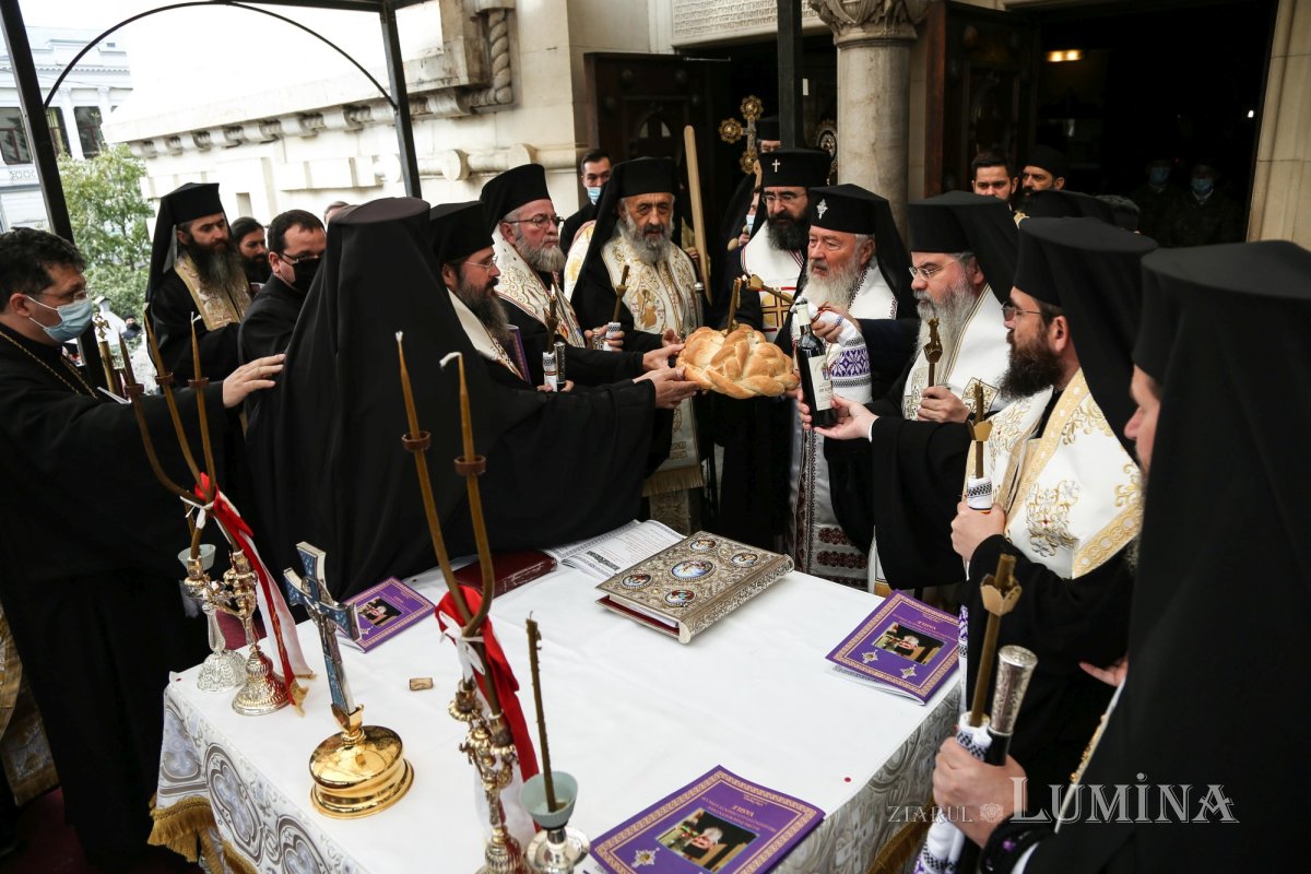 Ultimul drum pământesc al Preasfinţitului Părinte Vasile Flueraş 187807