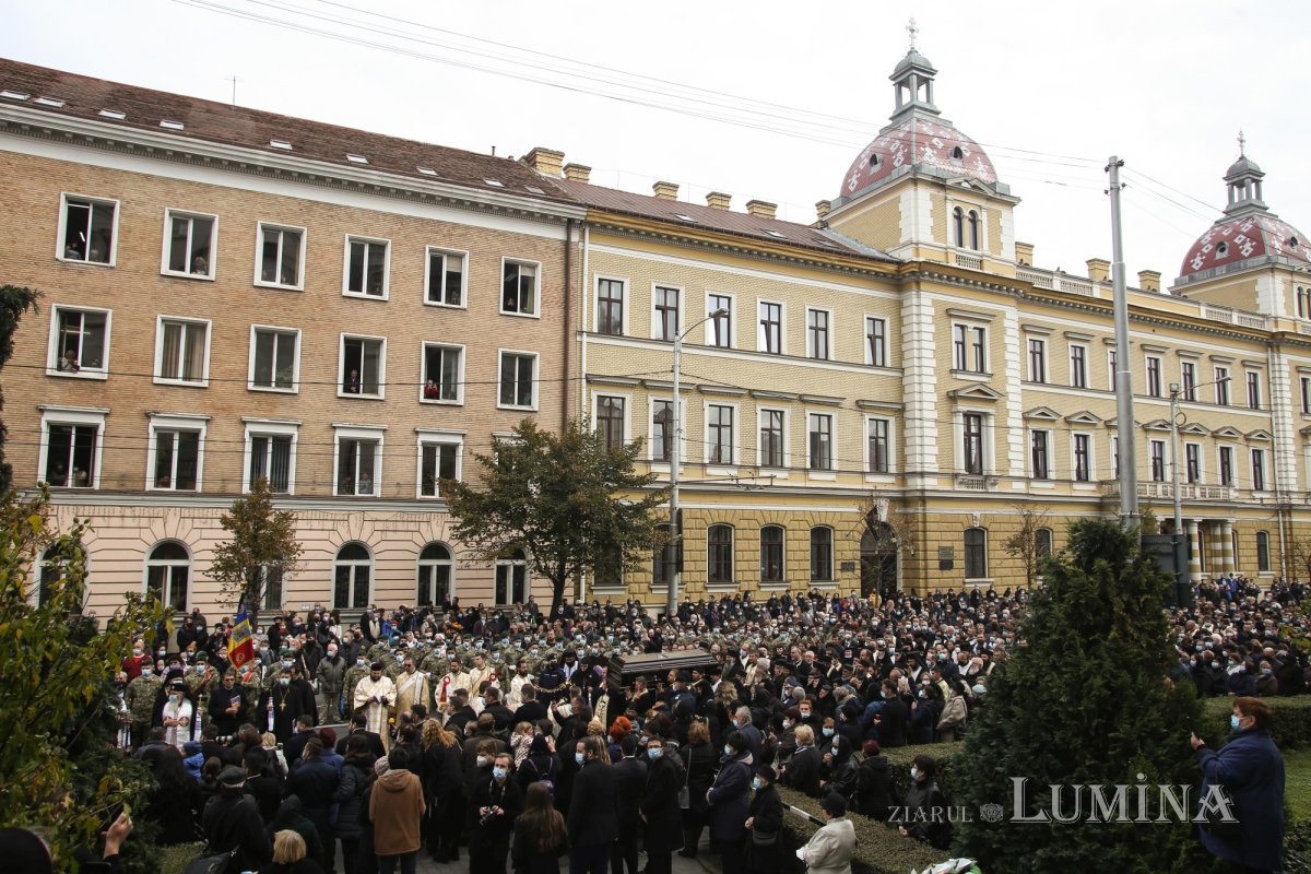 Ultimul drum pământesc al Preasfinţitului Părinte Vasile Flueraş 187812