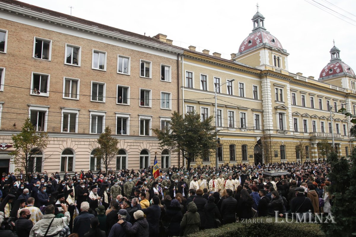 Ultimul drum pământesc al Preasfinţitului Părinte Vasile Flueraş 187813