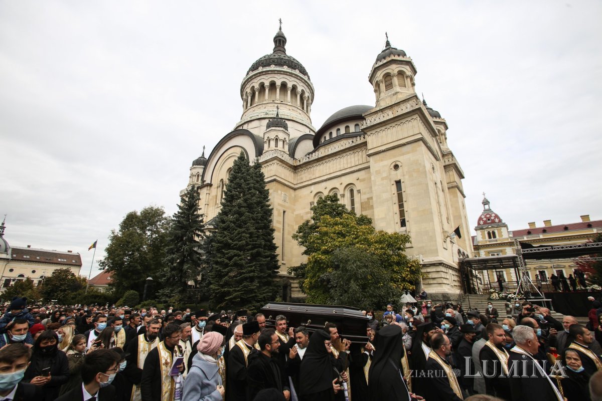 Ultimul drum pământesc al Preasfinţitului Părinte Vasile Flueraş 187817