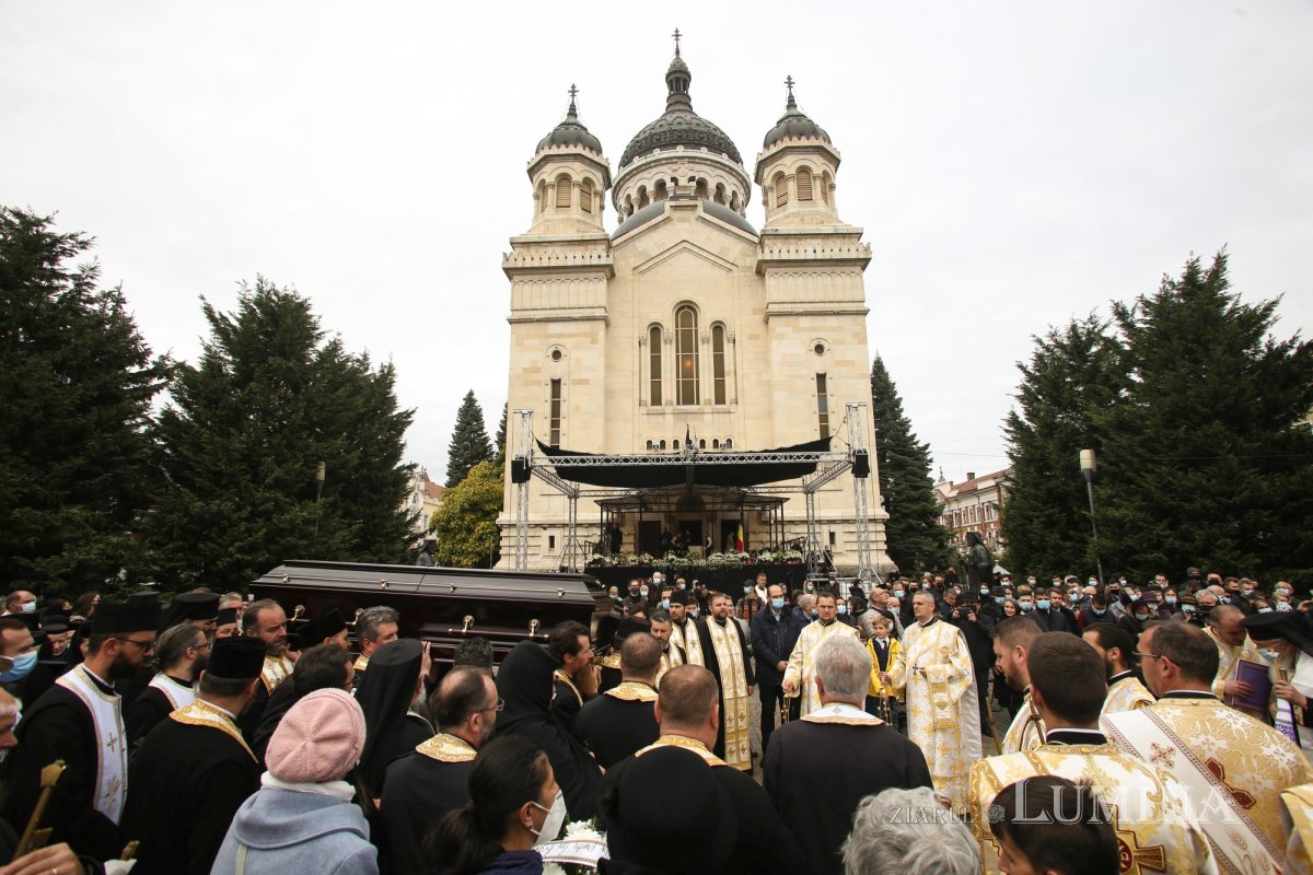 Ultimul drum pământesc al Preasfinţitului Părinte Vasile Flueraş 187818