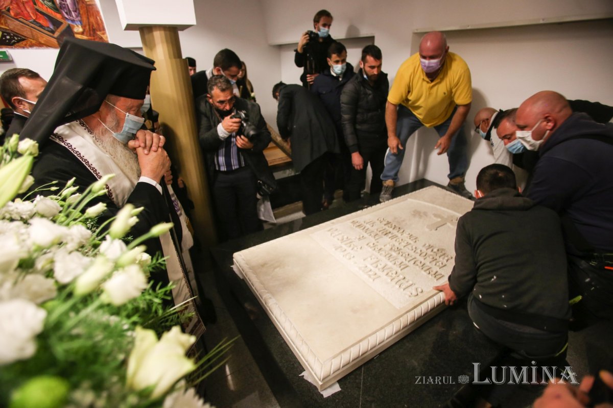 Ultimul drum pământesc al Preasfinţitului Părinte Vasile Flueraş 187827