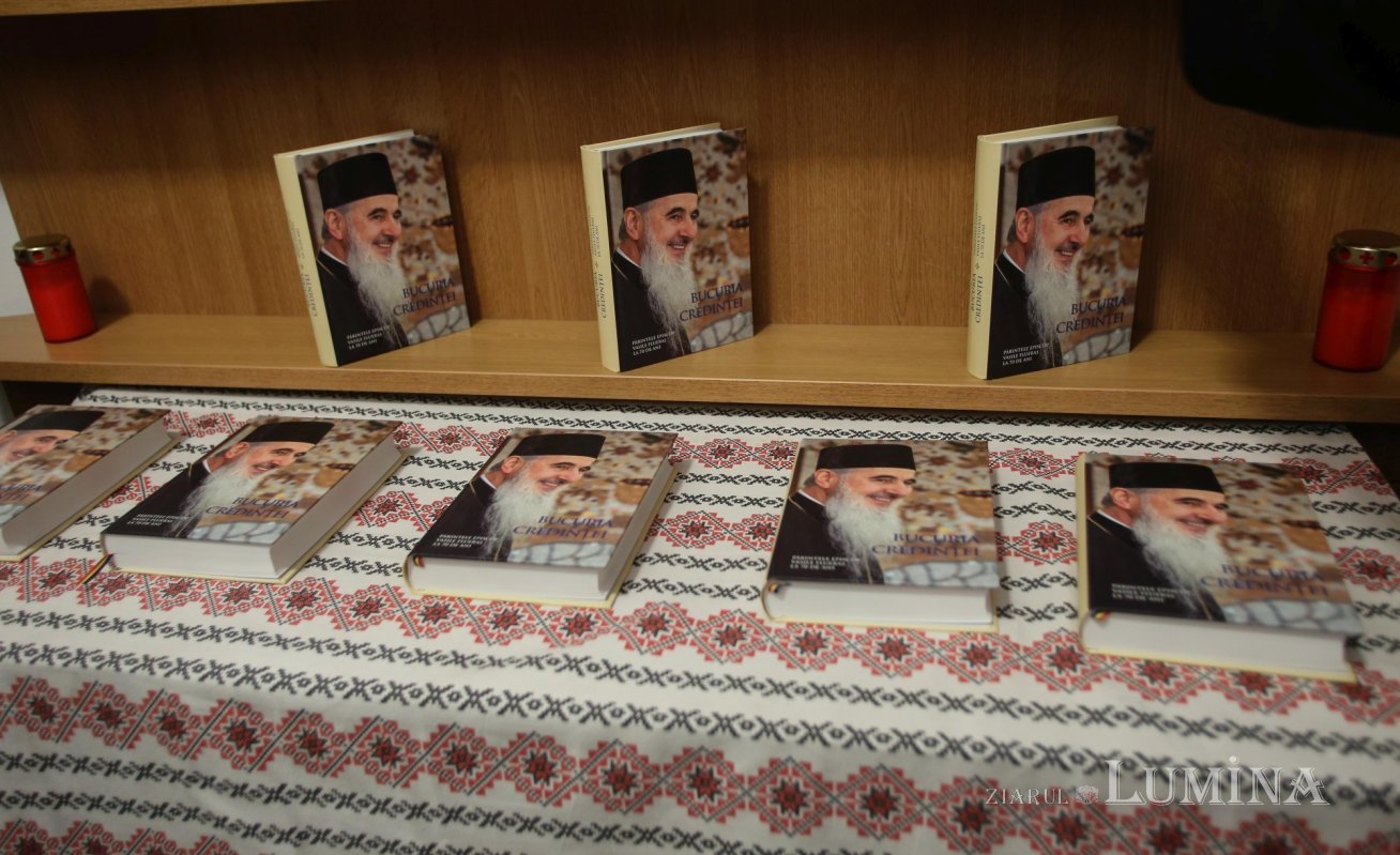 Ultimul drum pământesc al Preasfinţitului Părinte Vasile Flueraş 187828