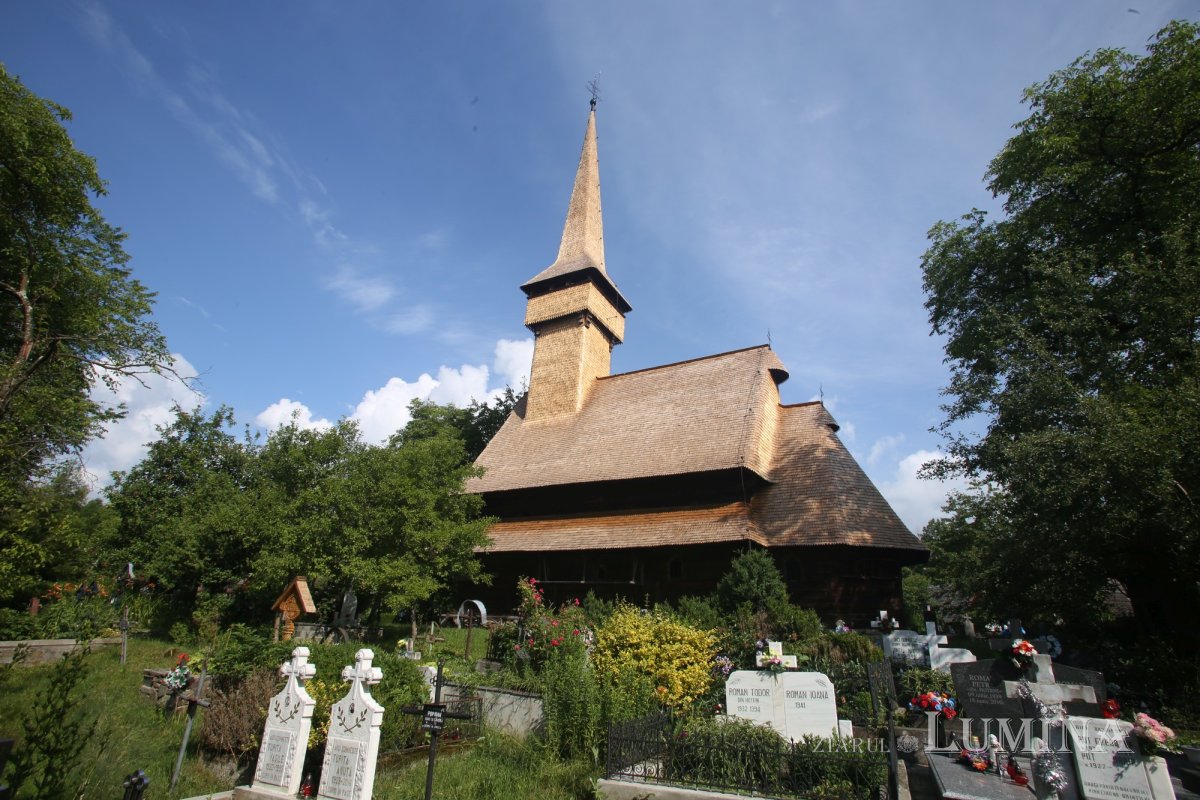 Biserica monument UNESCO „Sfânta Parascheva”, inima comunităţii din Deseşti 187908