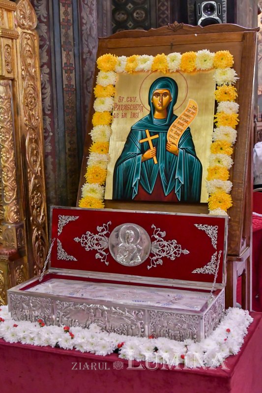 Prinos de laudă adus Ocrotitoarei Moldovei la Catedrala Patriarhală 188270