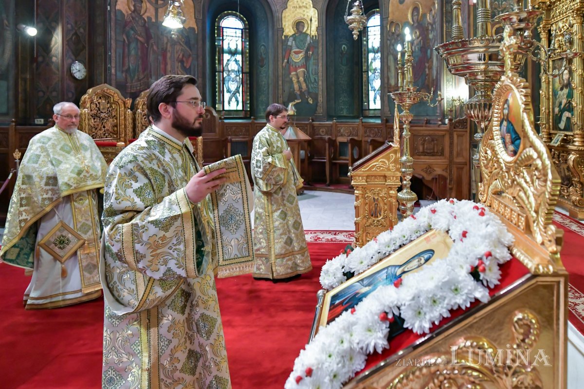 Prinos de laudă adus Ocrotitoarei Moldovei la Catedrala Patriarhală 188277
