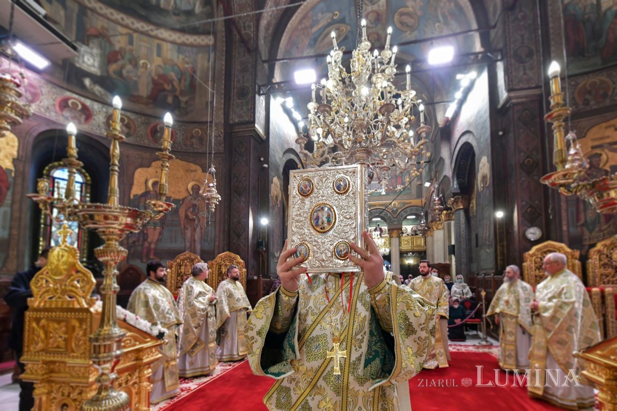 Prinos de laudă adus Ocrotitoarei Moldovei la Catedrala Patriarhală 188283