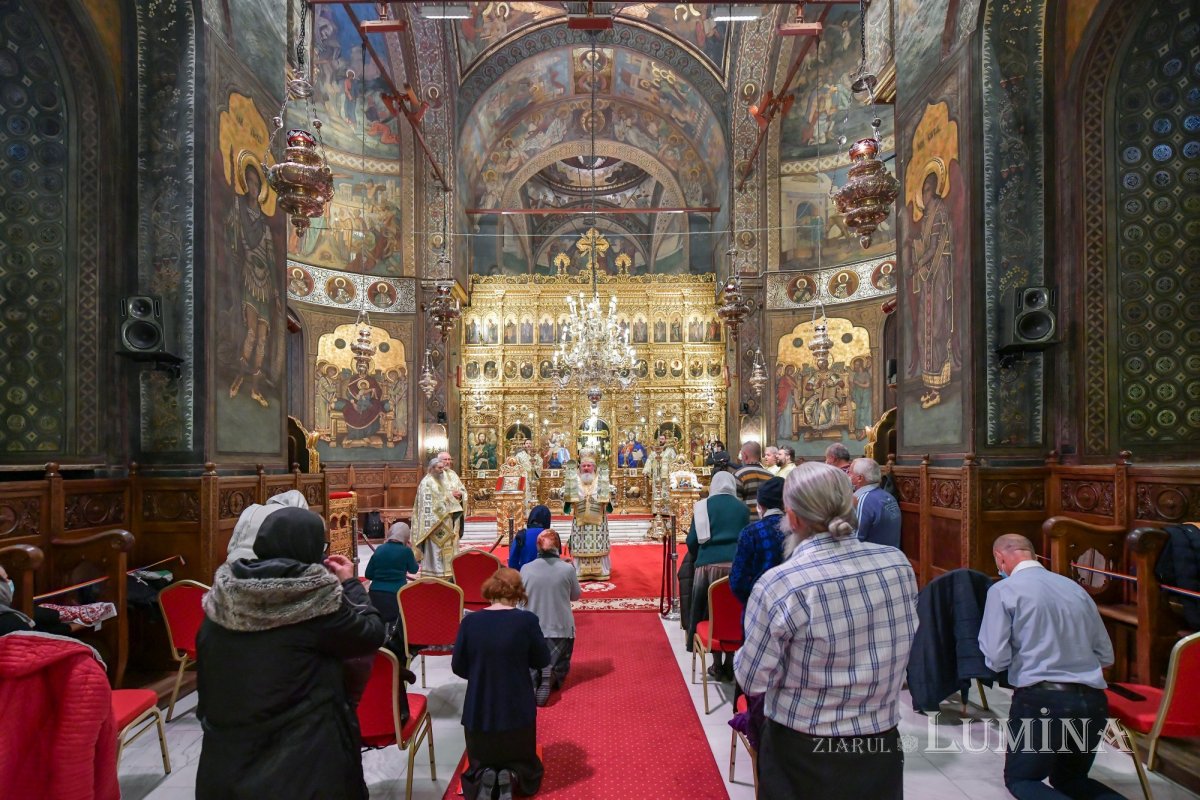 Prinos de laudă adus Ocrotitoarei Moldovei la Catedrala Patriarhală 188286