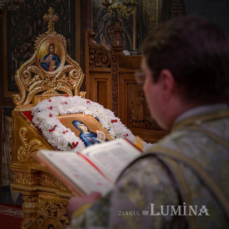 Prinos de laudă adus Ocrotitoarei Moldovei la Catedrala Patriarhală 188292