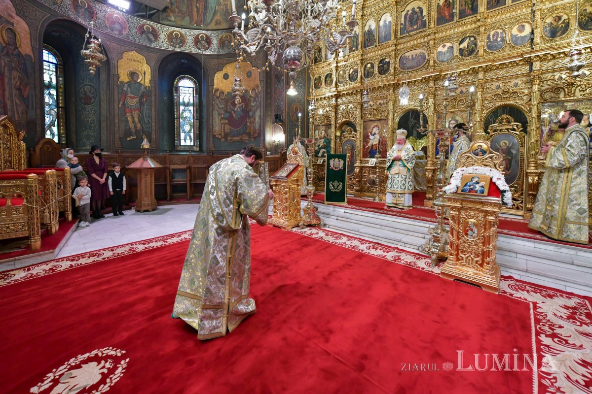 Prinos de laudă adus Ocrotitoarei Moldovei la Catedrala Patriarhală 188293