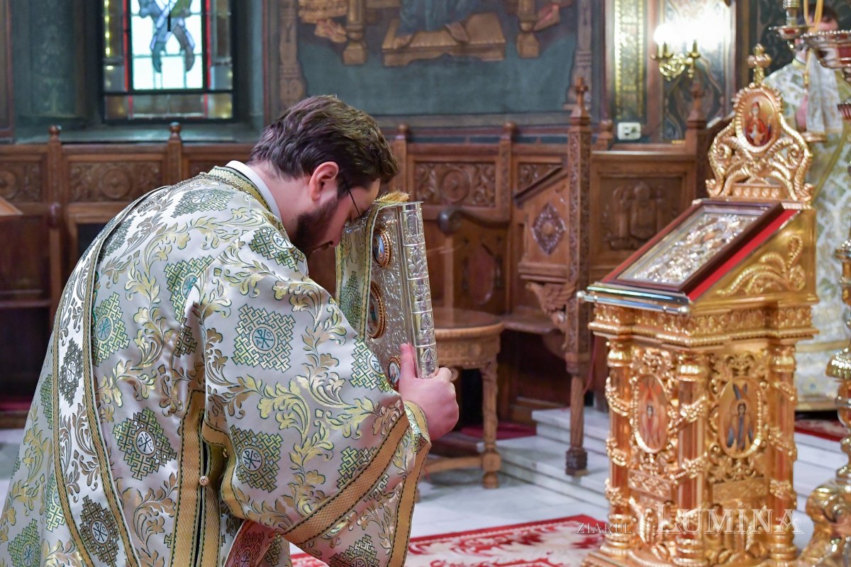 Prinos de laudă adus Ocrotitoarei Moldovei la Catedrala Patriarhală 188294