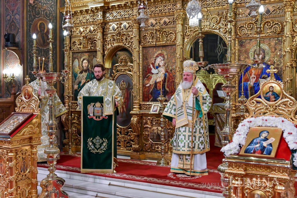 Prinos de laudă adus Ocrotitoarei Moldovei la Catedrala Patriarhală 188296