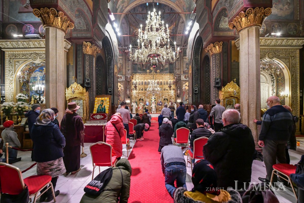 Prinos de laudă adus Ocrotitoarei Moldovei la Catedrala Patriarhală 188298