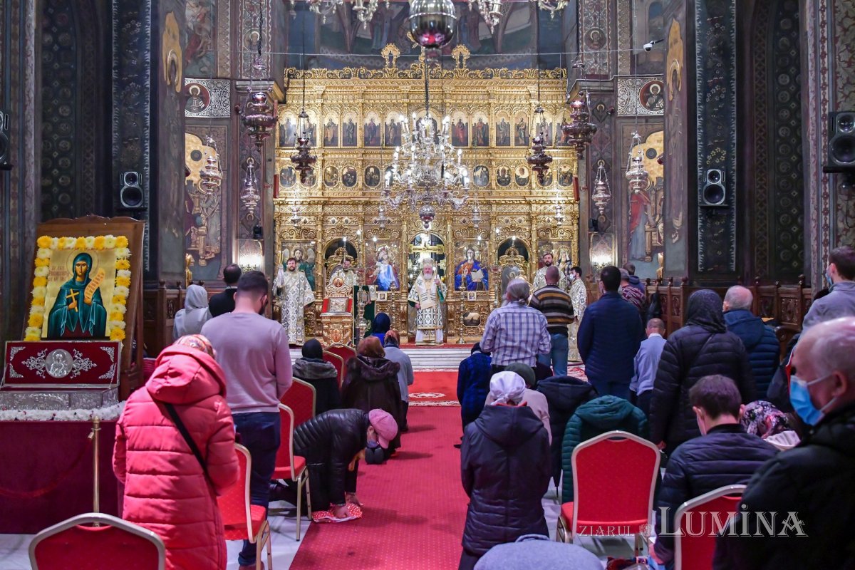 Prinos de laudă adus Ocrotitoarei Moldovei la Catedrala Patriarhală 188299
