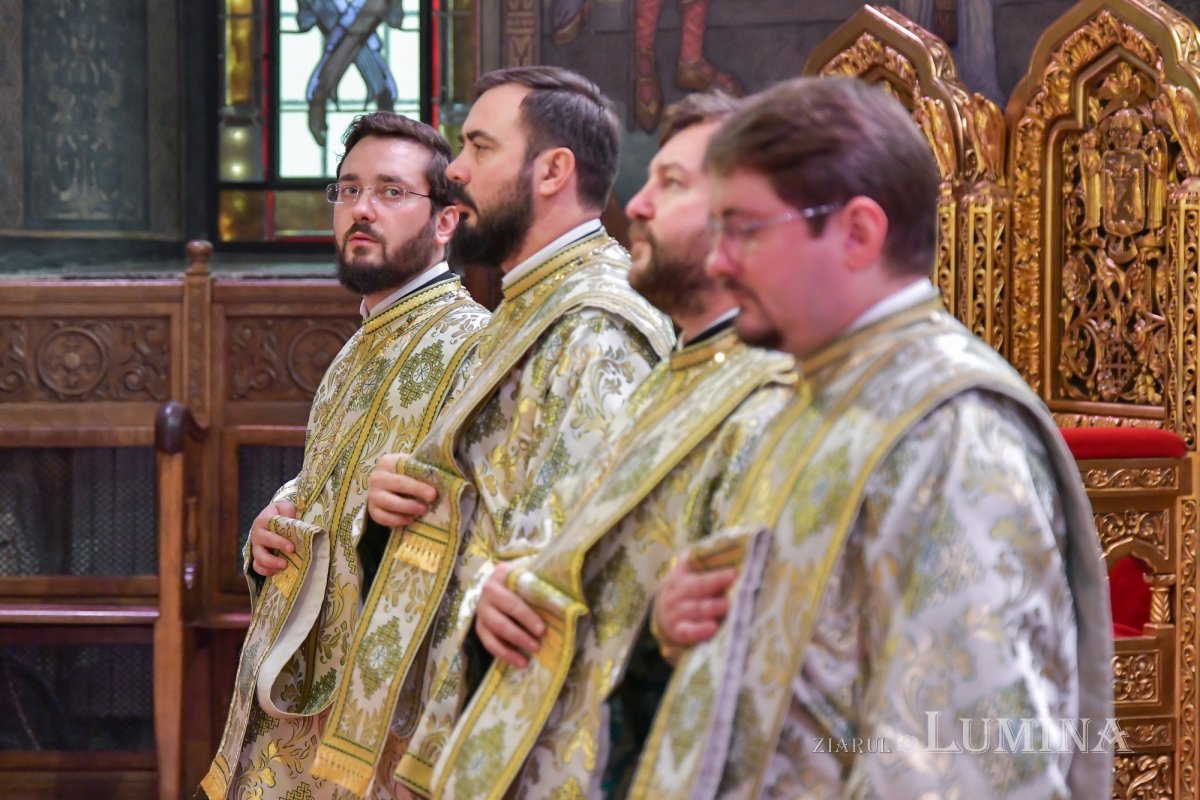 Prinos de laudă adus Ocrotitoarei Moldovei la Catedrala Patriarhală 188301