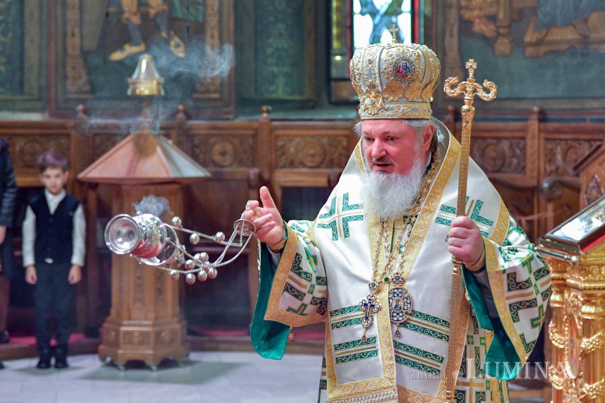 Prinos de laudă adus Ocrotitoarei Moldovei la Catedrala Patriarhală 188302