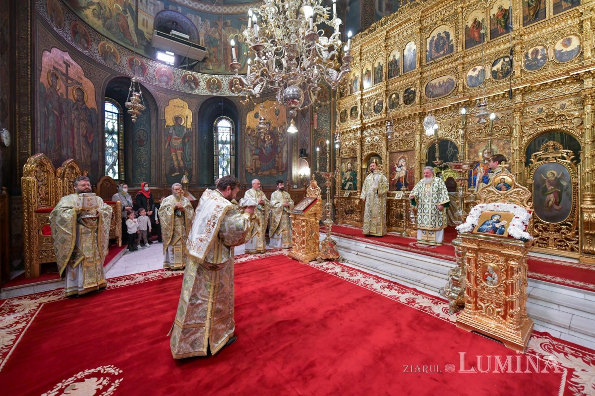 Prinos de laudă adus Ocrotitoarei Moldovei la Catedrala Patriarhală 188303