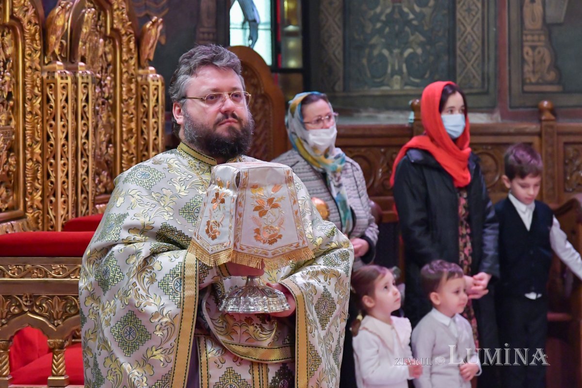 Prinos de laudă adus Ocrotitoarei Moldovei la Catedrala Patriarhală 188304