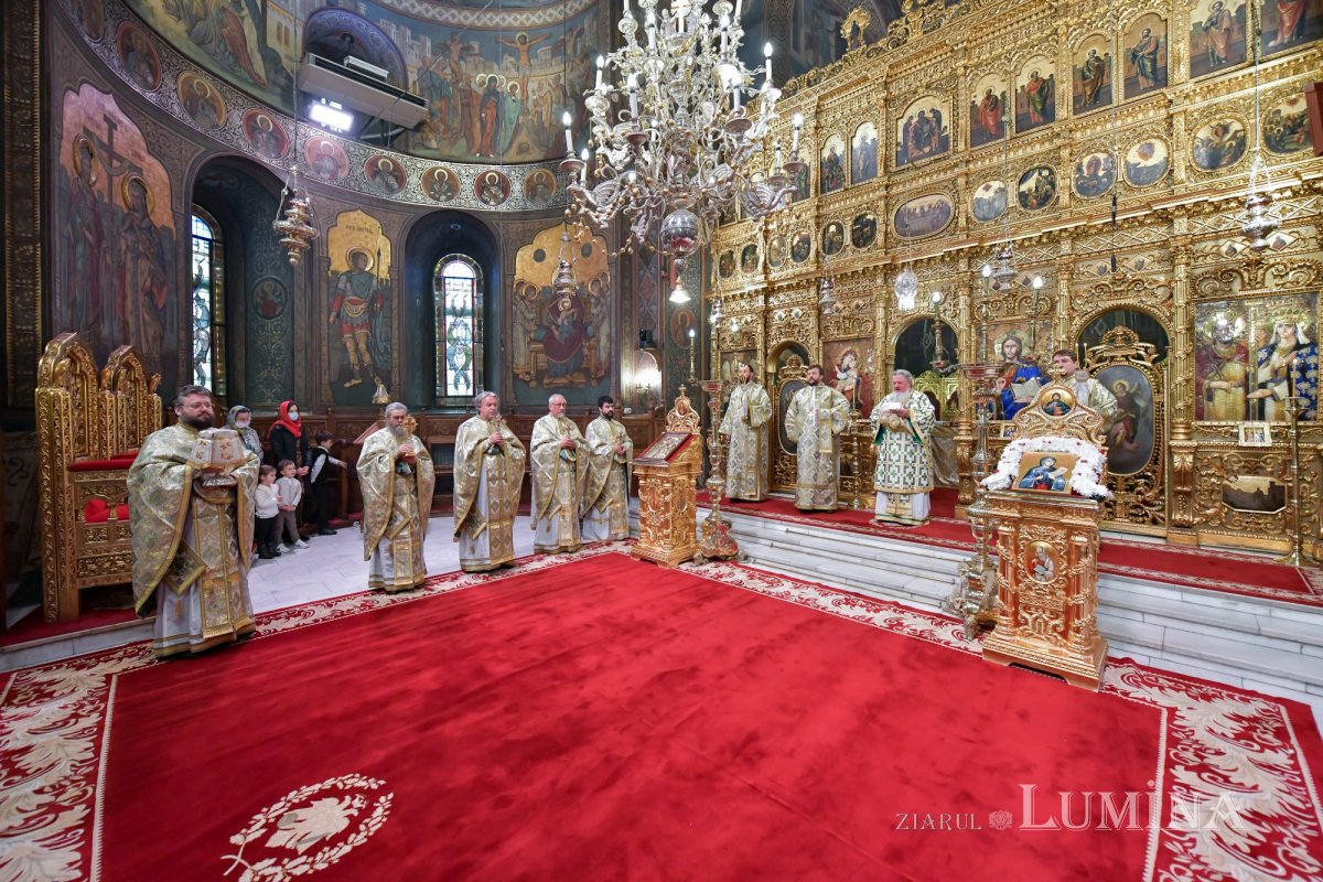 Prinos de laudă adus Ocrotitoarei Moldovei la Catedrala Patriarhală 188306