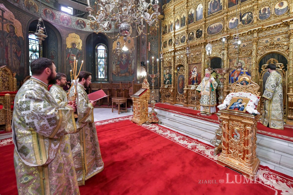 Prinos de laudă adus Ocrotitoarei Moldovei la Catedrala Patriarhală 188309