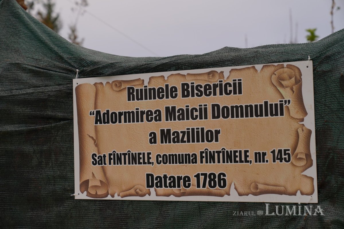 Binecuvântare arhierească la centenarul bisericii parohiei prahovene Fântânele 188528